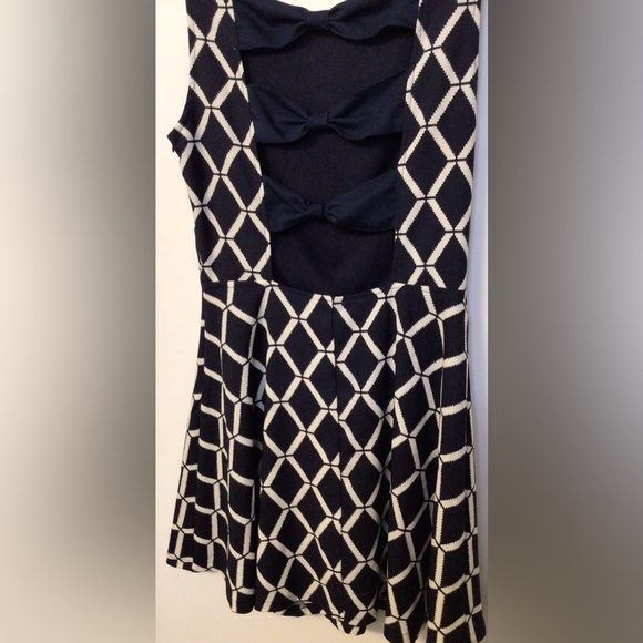 Altar’d state navy cream sleeveless dress with back bow detail size medium - Picture 8 of 9